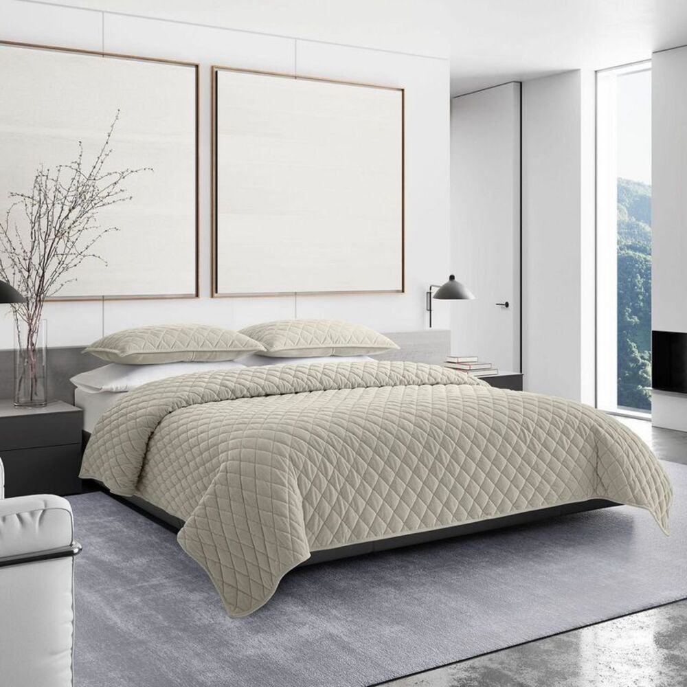 Vera Wang Diamond Velvet 3-Piece King Quilt Set Putty - NWT $290